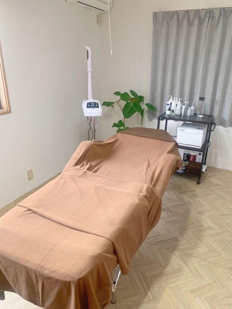 施術室
草加・八潮・越谷・足立区でピーリング・美容エステならりふぁいん鍼灸整骨院